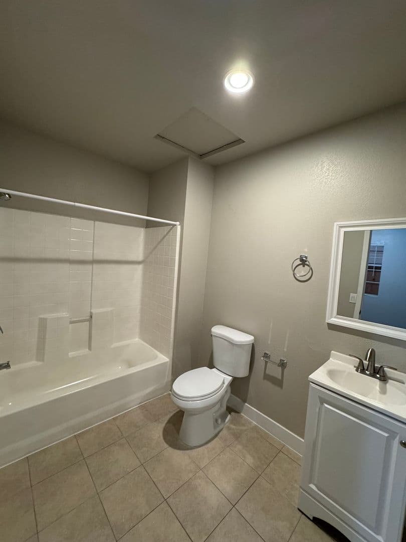 Los Angeles Apartment: 928 W 83rd St