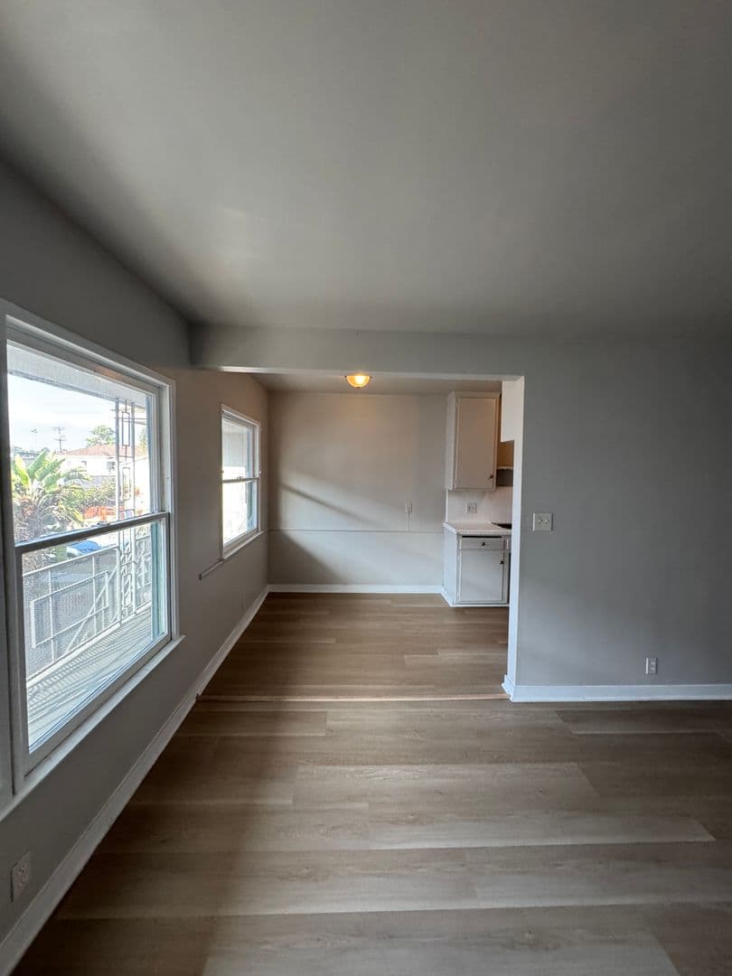 Los Angeles Apartment: 6714 11th Ave