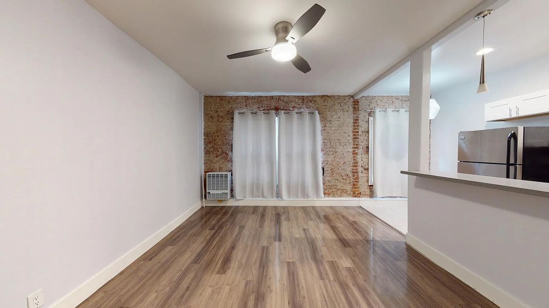 Los Angeles Apartment: 250 S Kenmore Ave