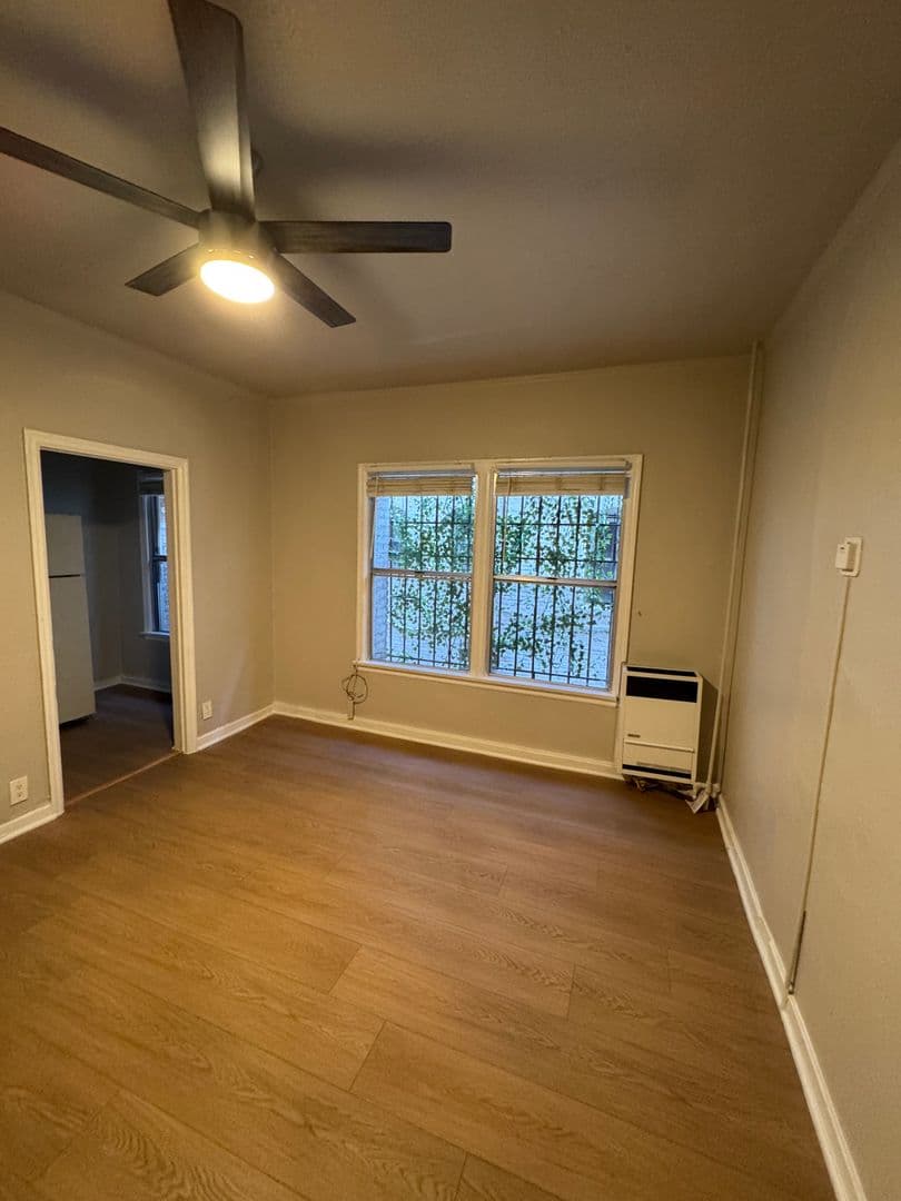Los Angeles Apartment: 250 S Kenmore Ave