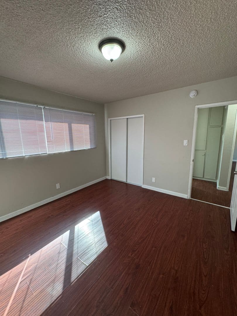 Los Angeles Apartment: 1935 & 1939 Obama Blvd.