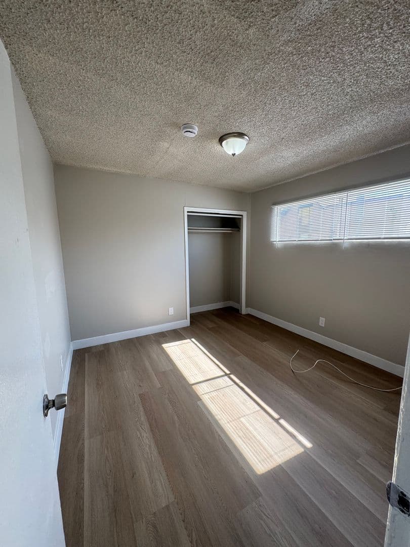 Los Angeles Apartment: 517 West 84th Street