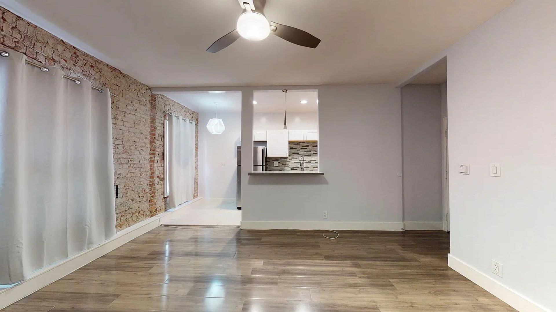 Los Angeles Apartment: 250 S Kenmore Ave