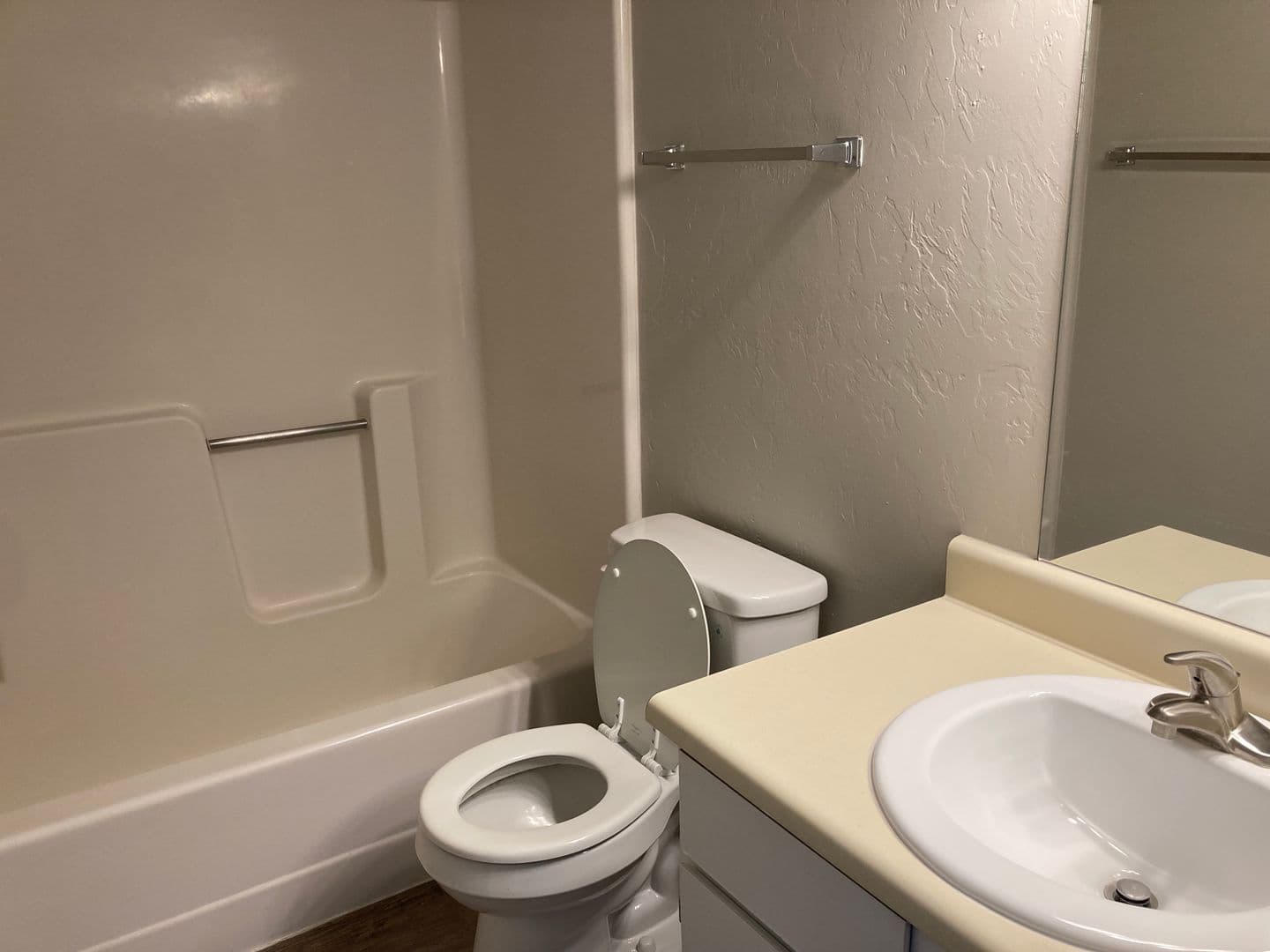 Prescott Apartment: 337 Robinson Dr
