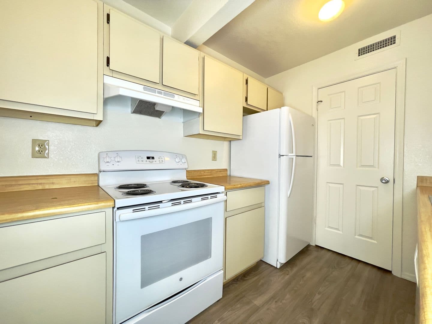Prescott Apartment: 1004 E Goodwin St