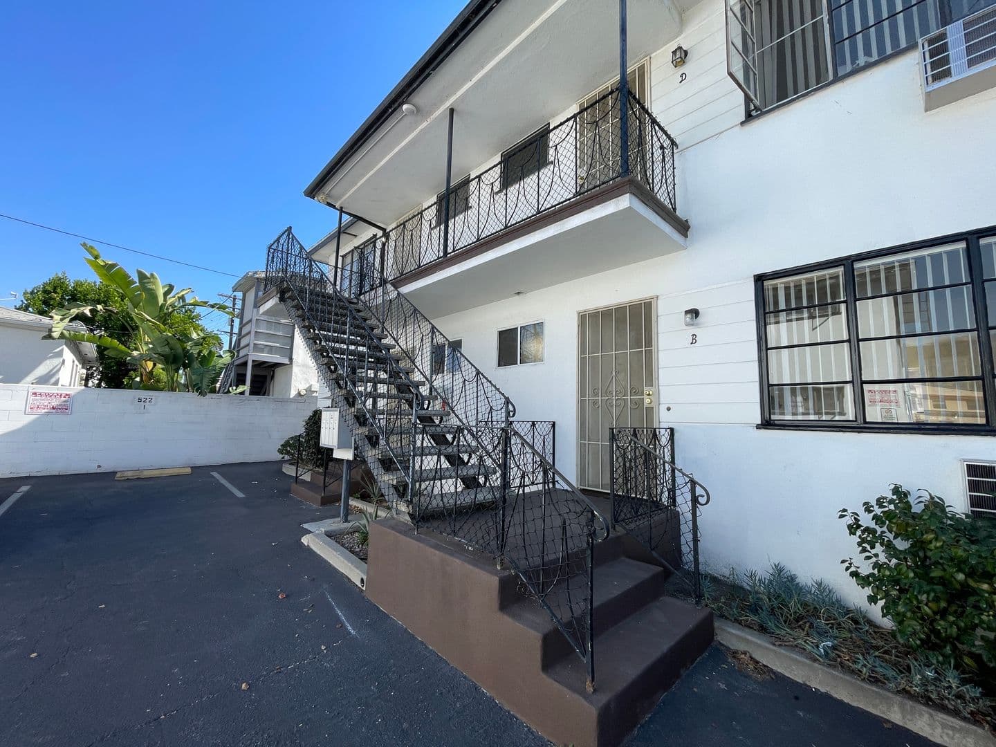 Glendale Apartment: 522 W. Glenoaks Blvd. #B
