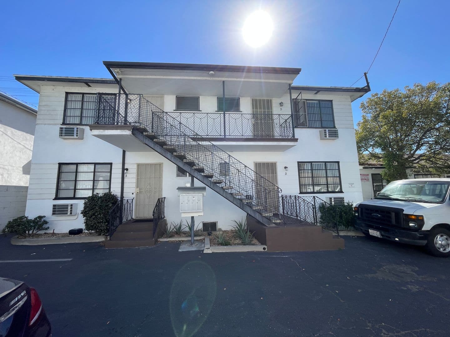 Glendale Apartment: 522 W. Glenoaks Blvd. #B