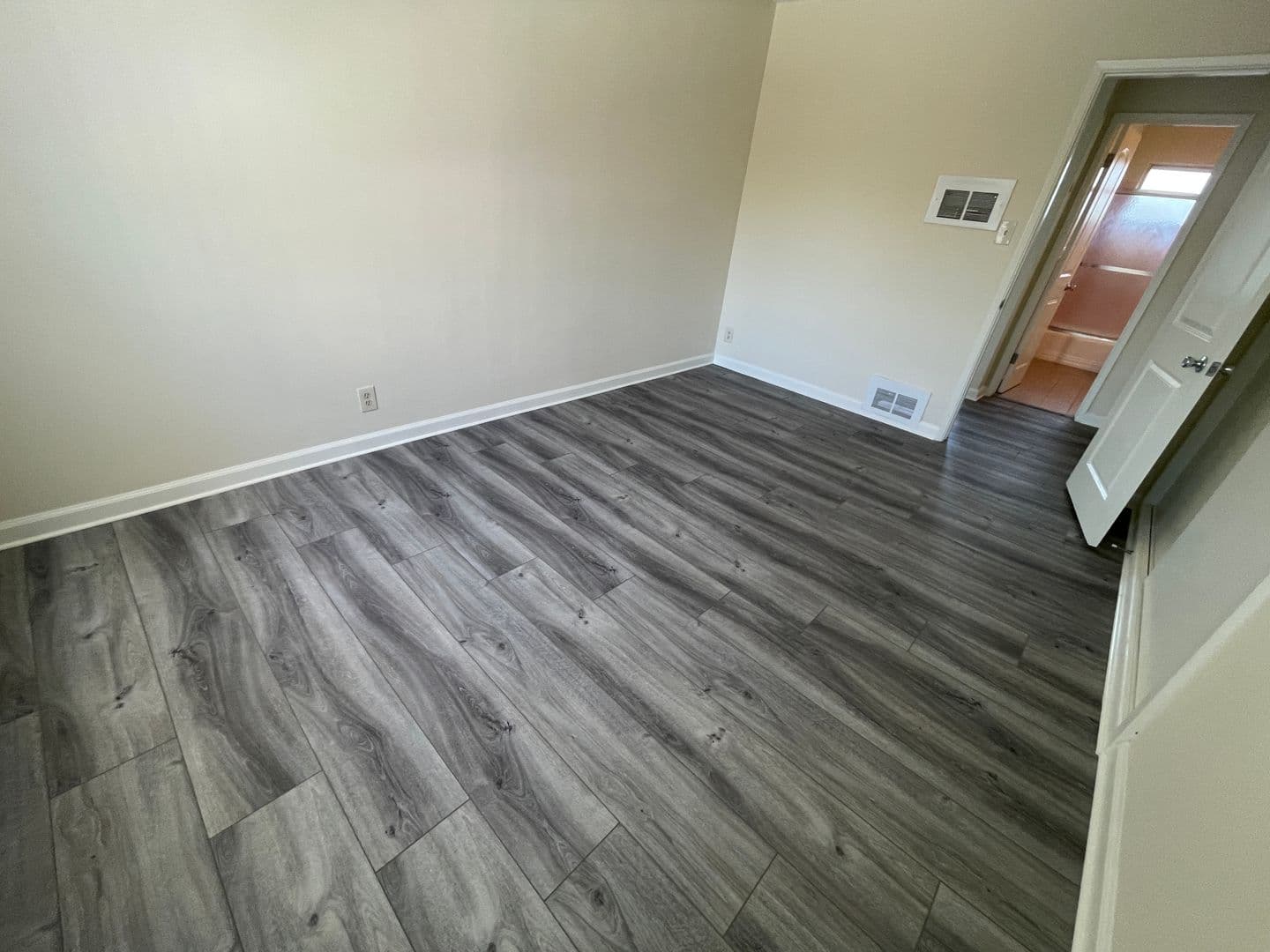 Glendale Apartment: 365 W. Doran St.