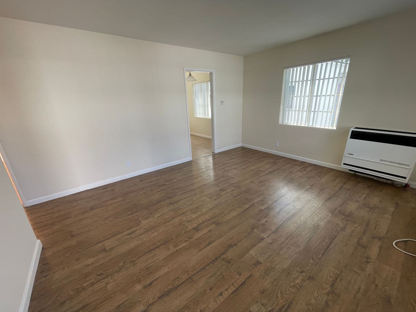 Glendale Apartment: 522 W. Glenoaks Blvd. #B
