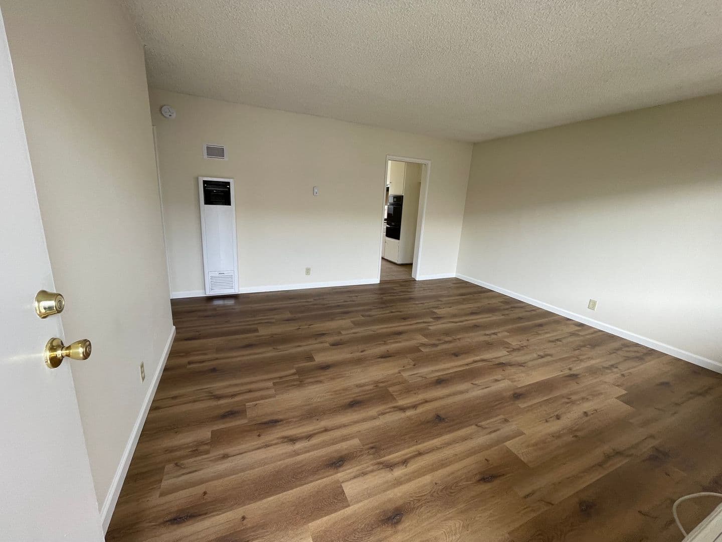Glendale Apartment: 365 W. Doran St.