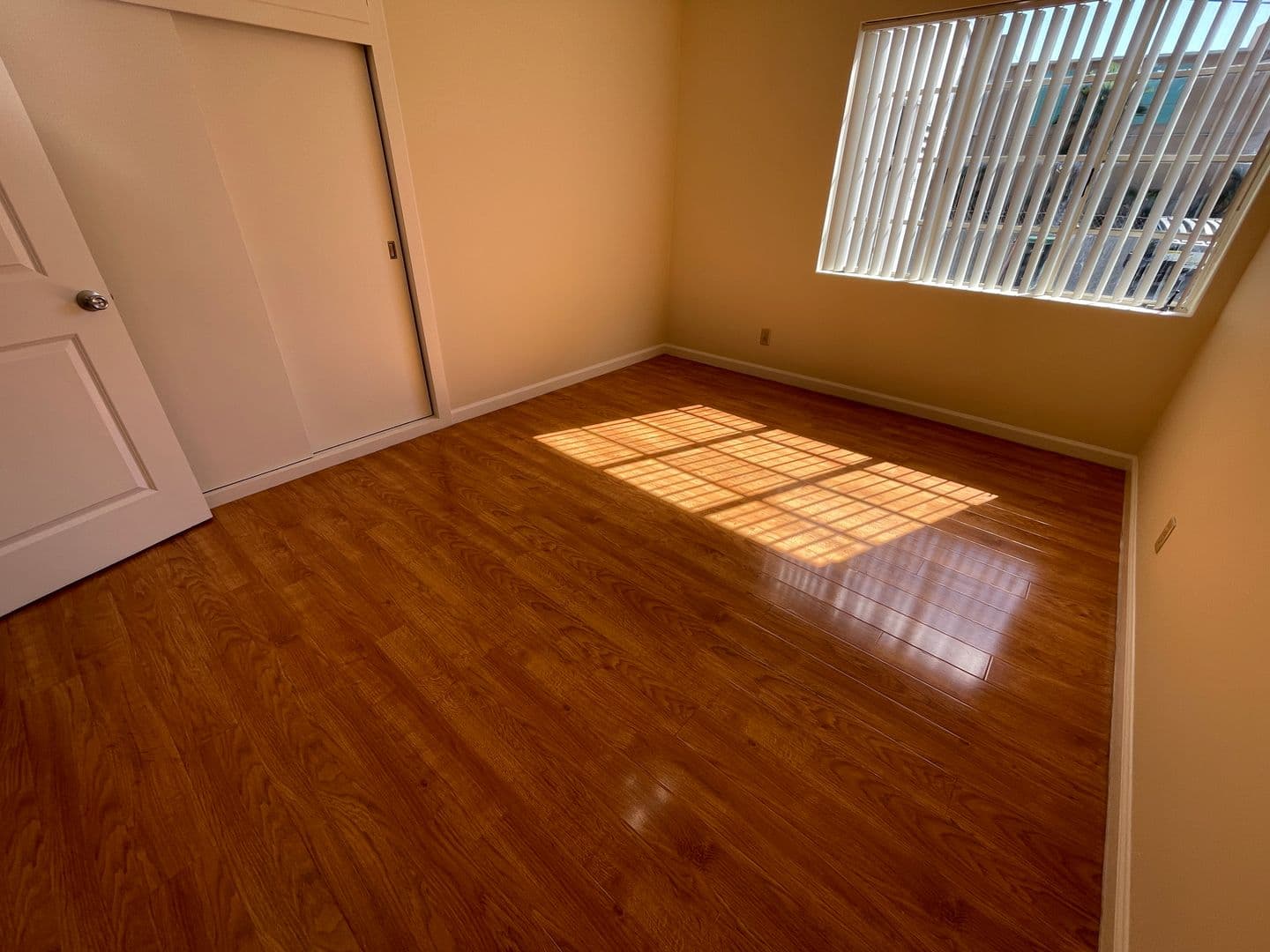 Glendale Apartment: 522 W. Glenoaks Blvd. #B