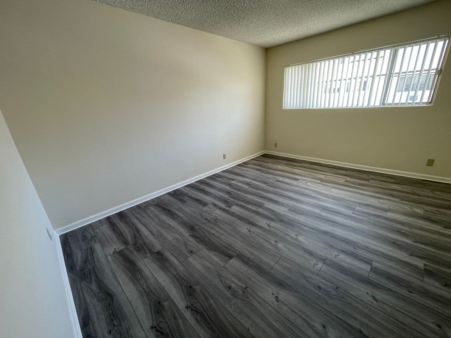 Glendale Apartment: 460 W. Doran St.
