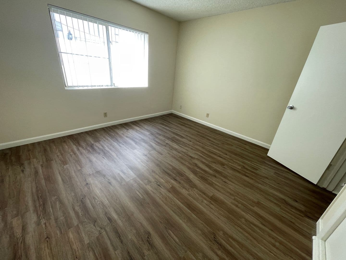 Glendale Apartment: 365 W. Doran St.