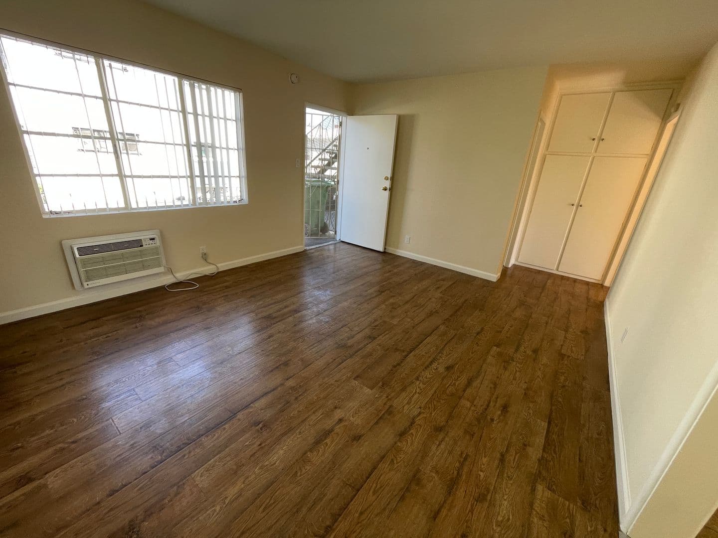 Glendale Apartment: 522 W. Glenoaks Blvd. #B