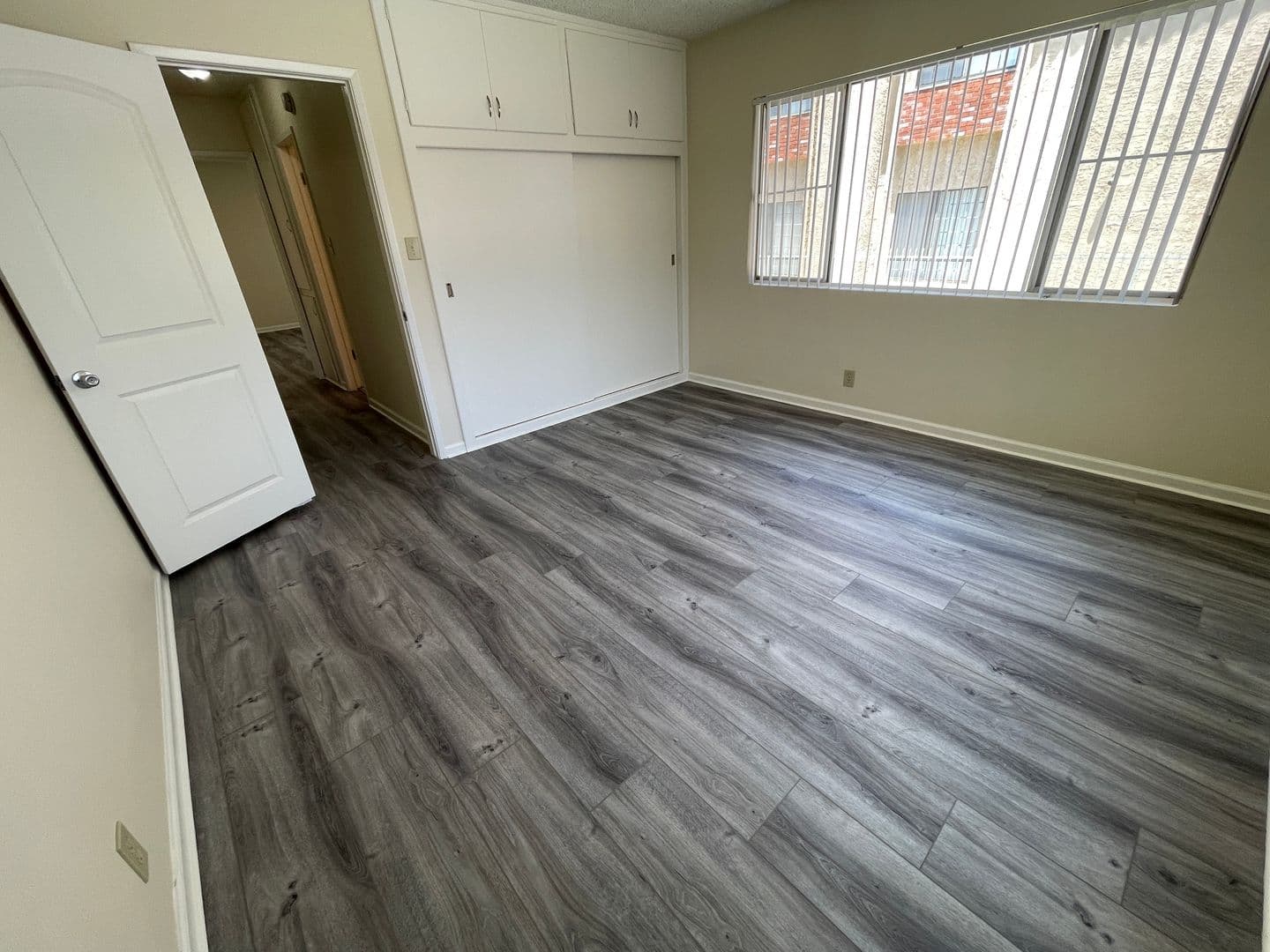 Glendale Apartment: 365 W. Doran St.