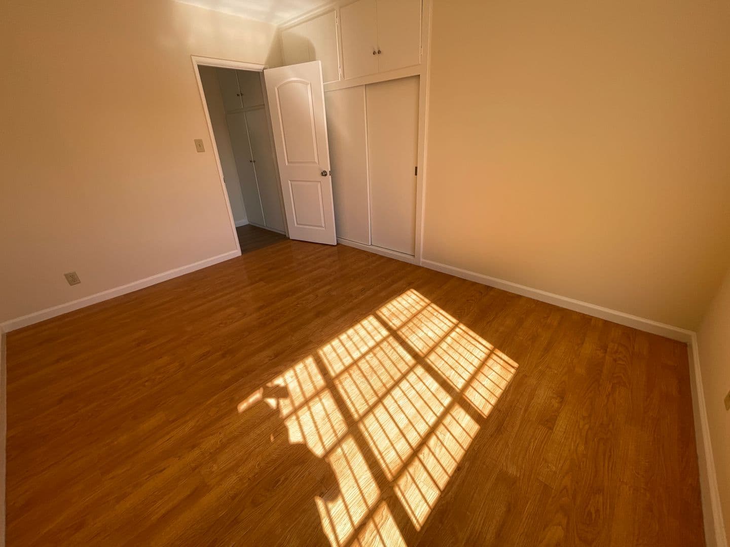 Glendale Apartment: 522 W. Glenoaks Blvd. #B