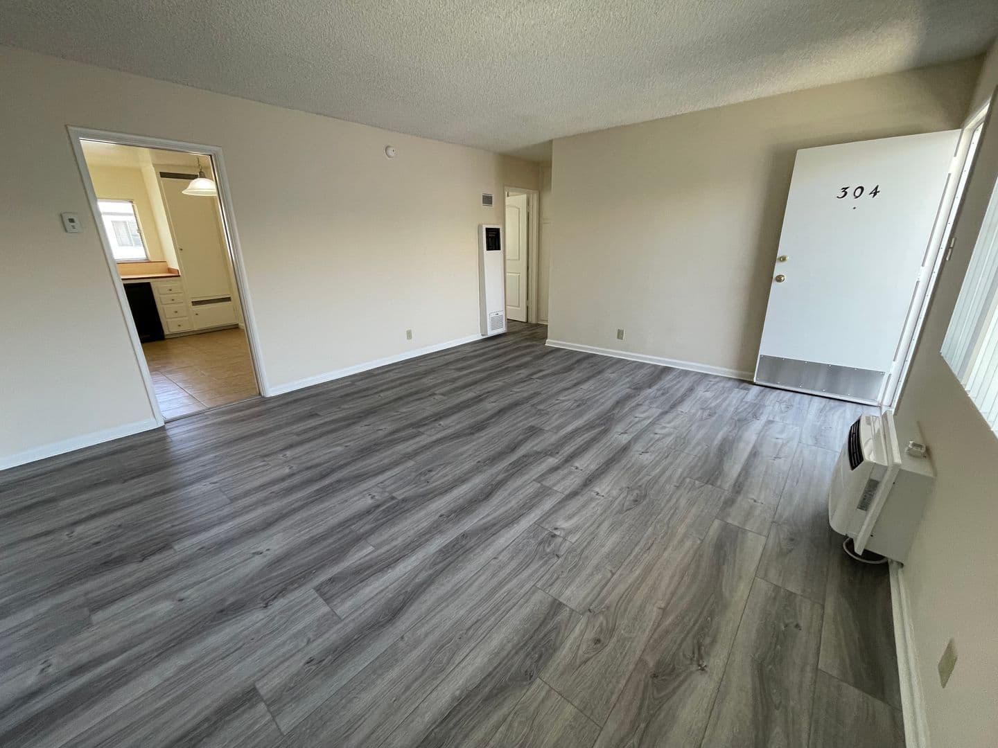 Glendale Apartment: 460 W. Doran St.