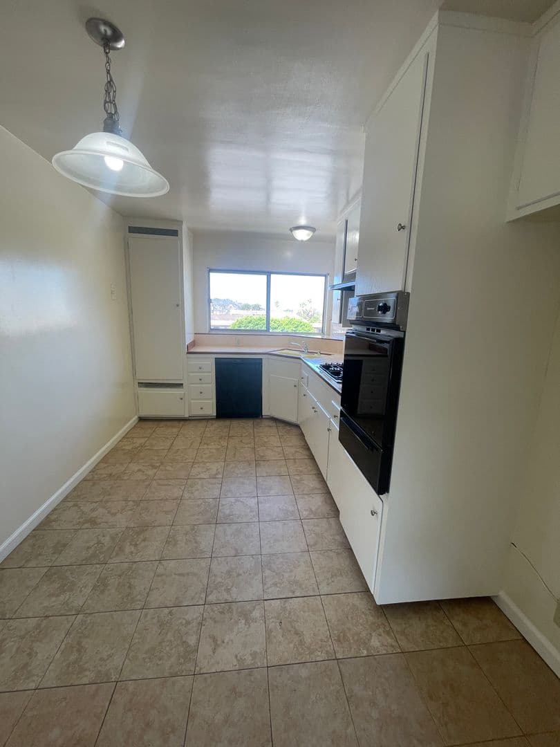 Glendale Apartment: 460 W. Doran St.