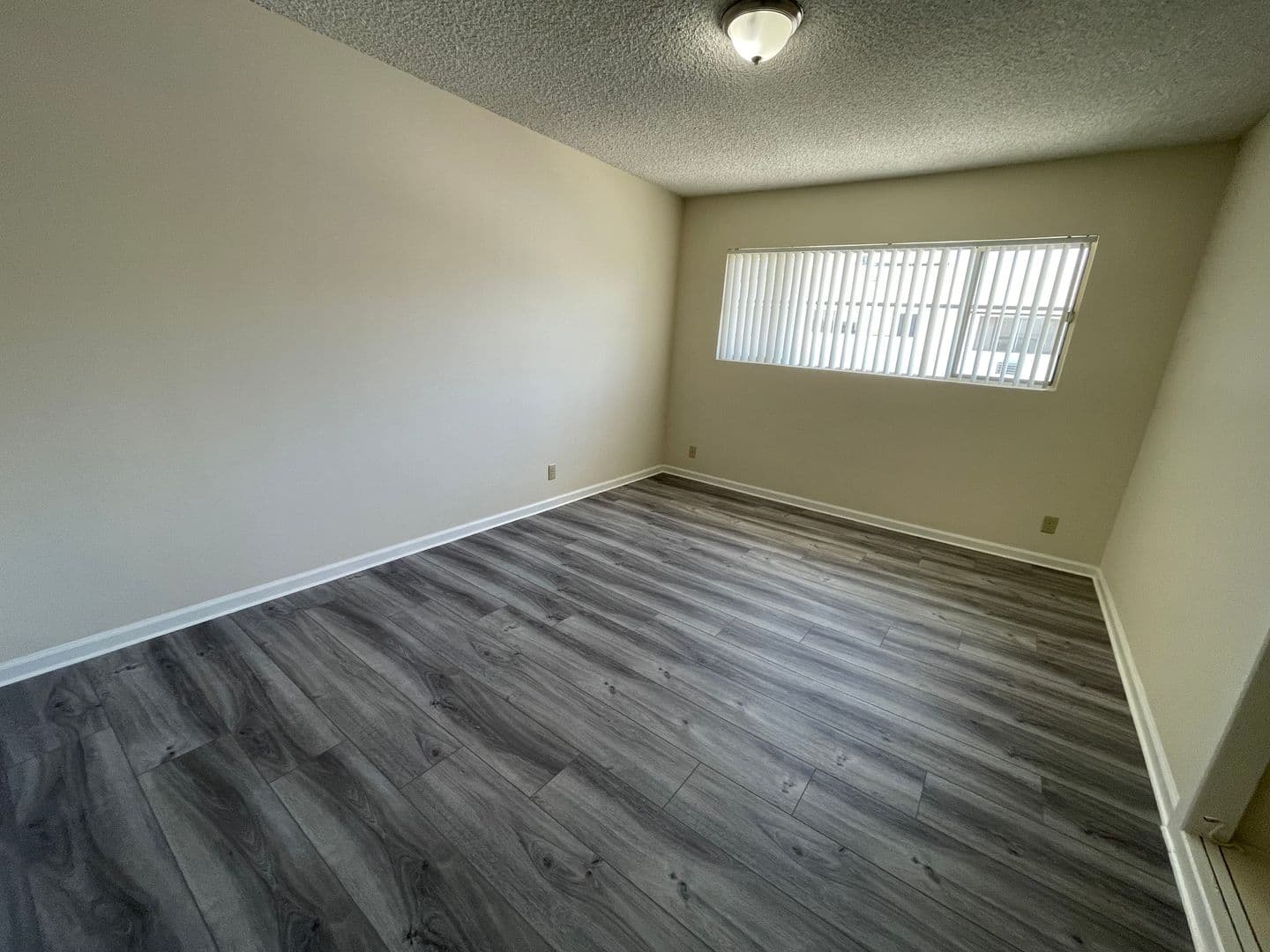 Glendale Apartment: 460 W. Doran St.