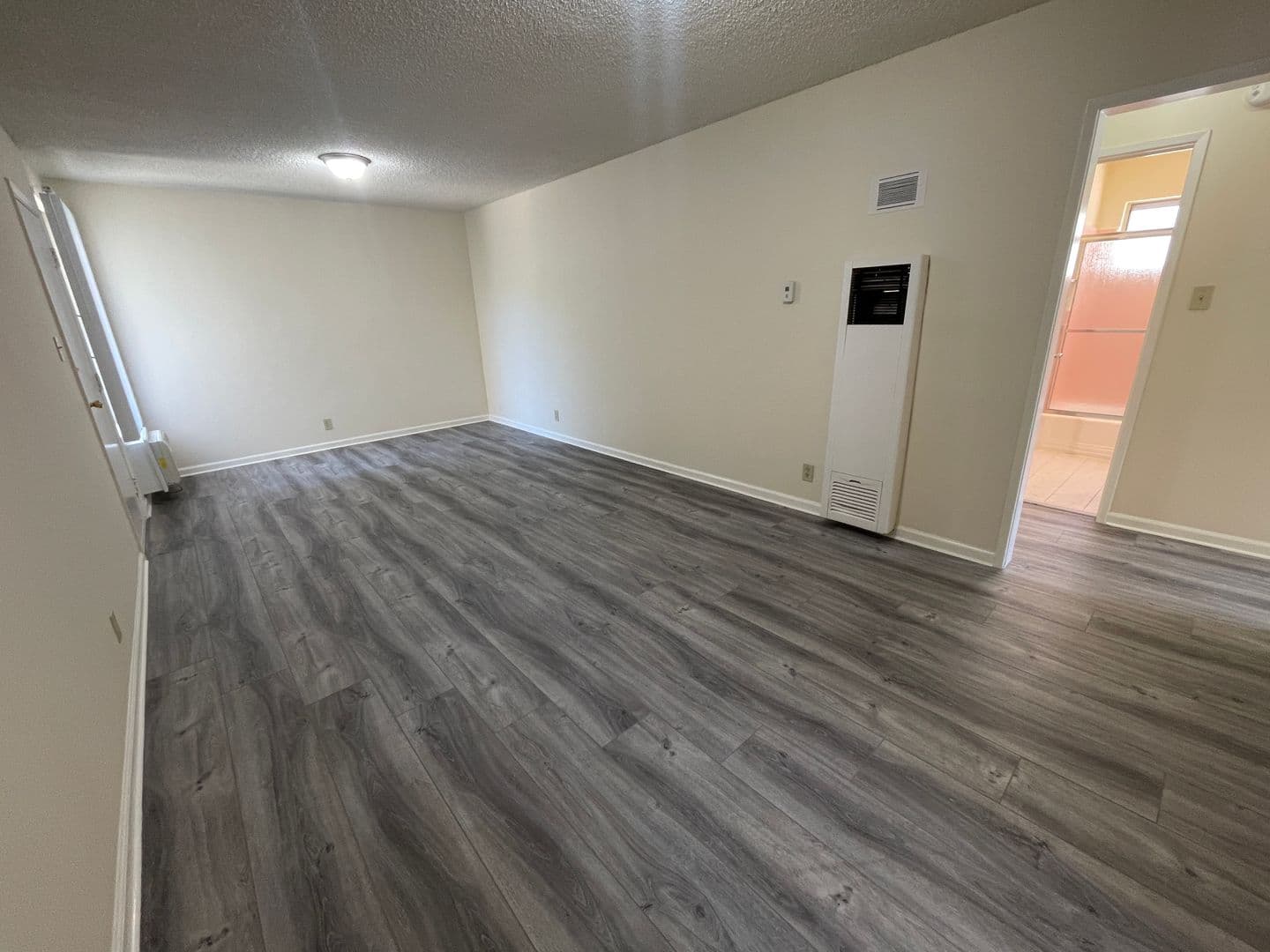 Glendale Apartment: 365 W. Doran St.