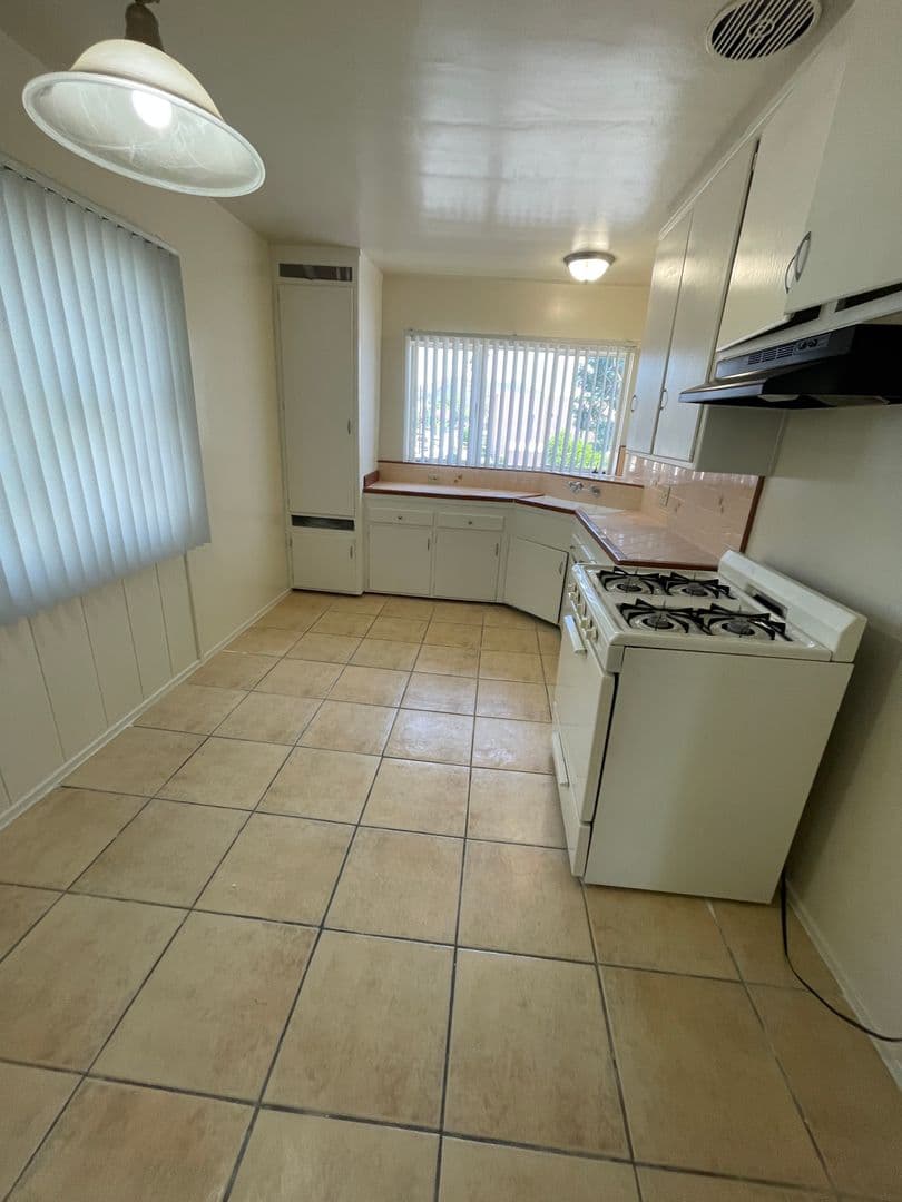 Glendale Apartment: 1114 E. Wilson Ave.