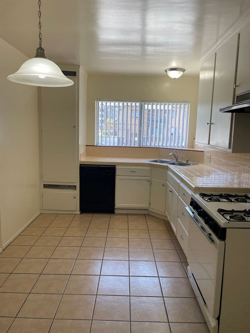 Glendale Apartment: 365 W. Doran St.