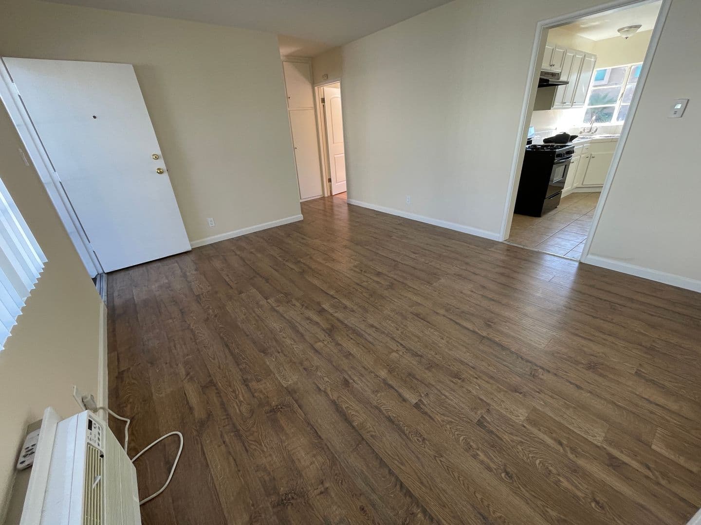 Glendale Apartment: 522 W. Glenoaks Blvd. #B