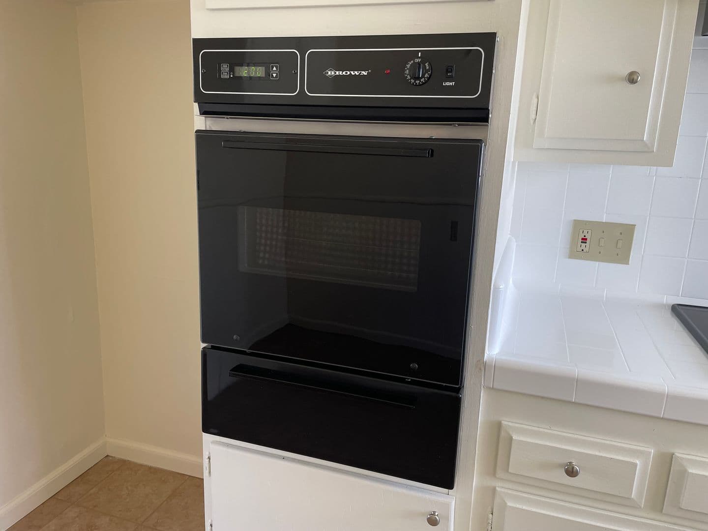 Glendale Apartment: 450 W. Doran St.
