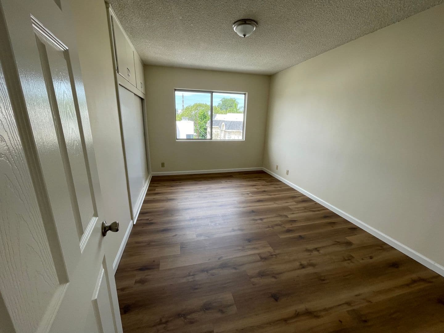 Glendale Apartment: 365 W. Doran St.