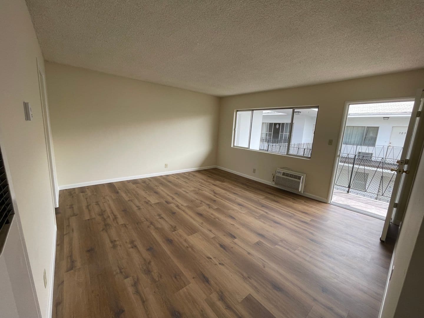 Glendale Apartment: 365 W. Doran St.