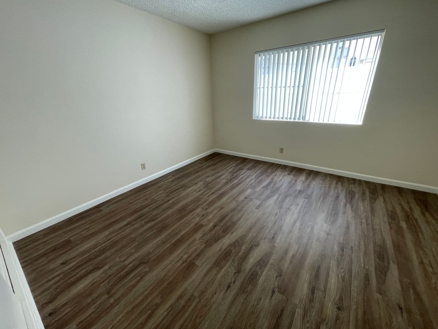 Glendale Apartment: 365 W. Doran St.