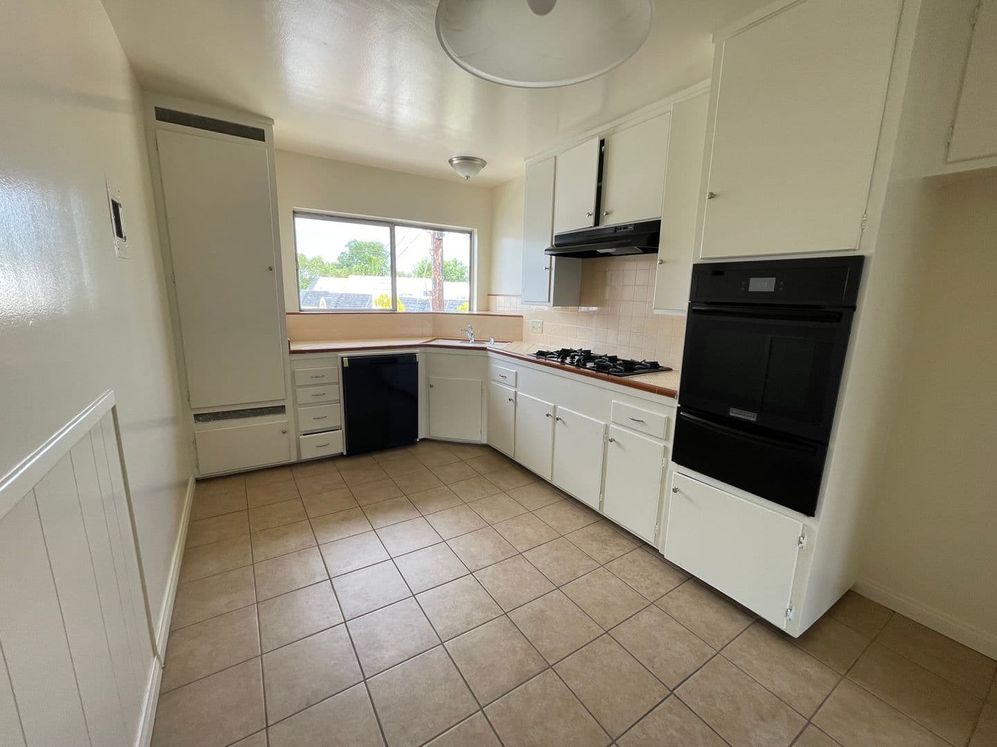 Glendale Apartment: 365 W. Doran St.