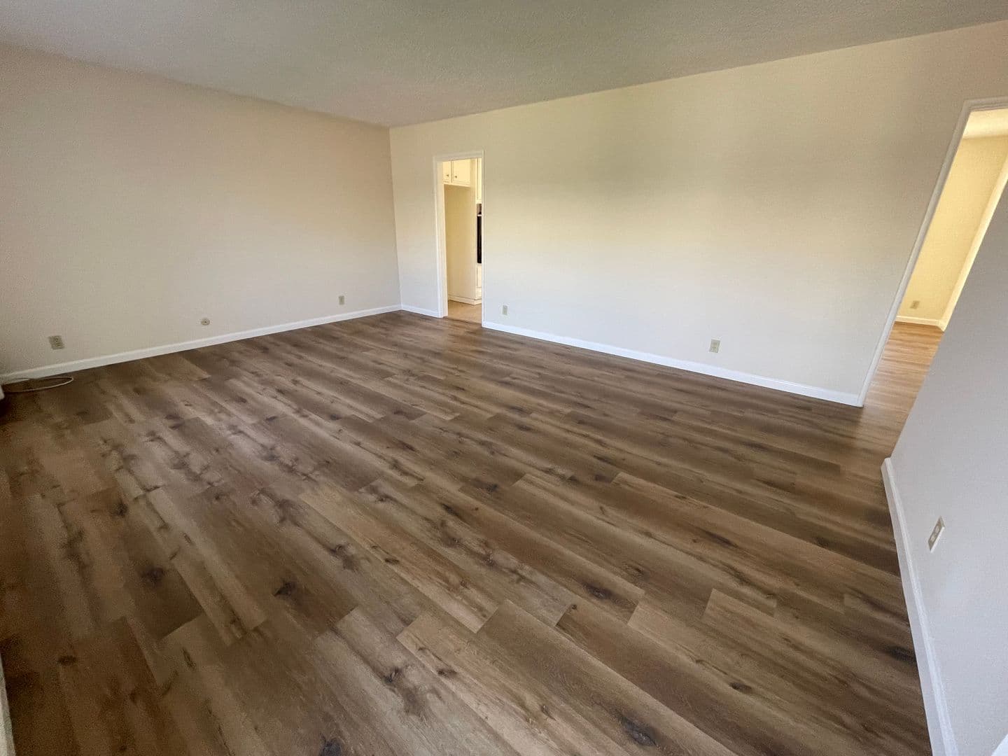 Glendale Apartment: 450 W. Doran St.