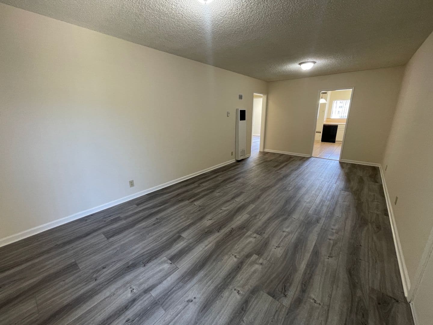 Glendale Apartment: 365 W. Doran St.