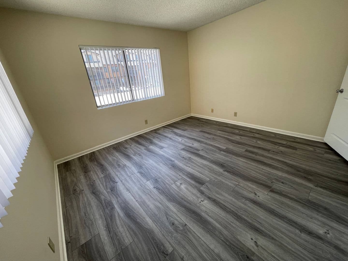 Glendale Apartment: 365 W. Doran St.