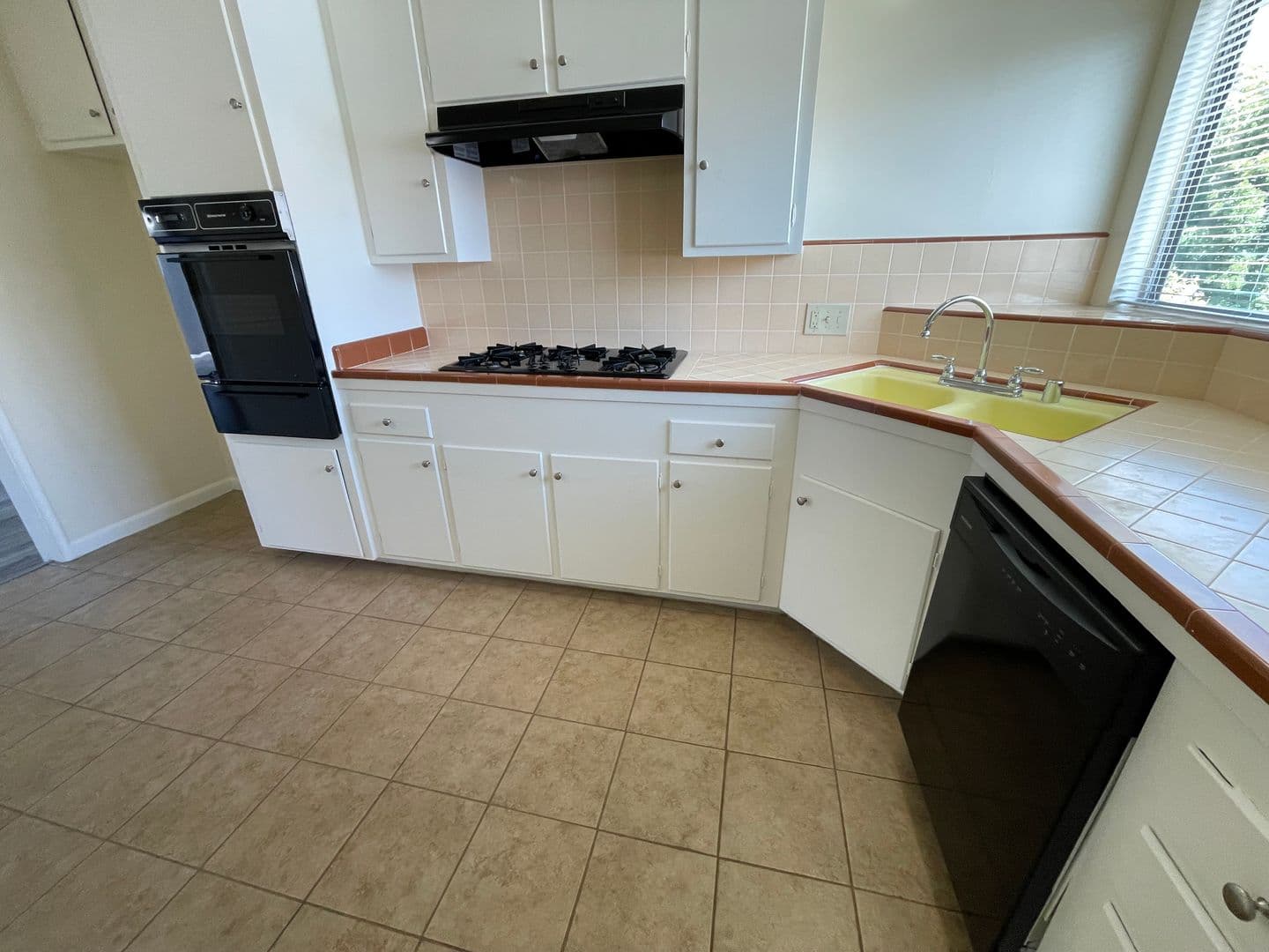 Glendale Apartment: 460 W. Doran St.