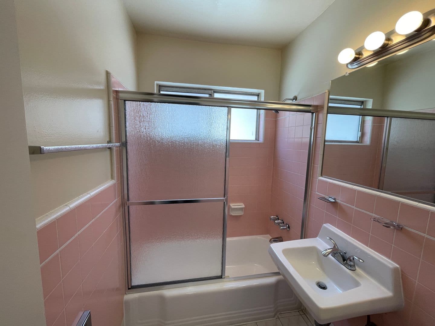 Glendale Apartment: 365 W. Doran St.