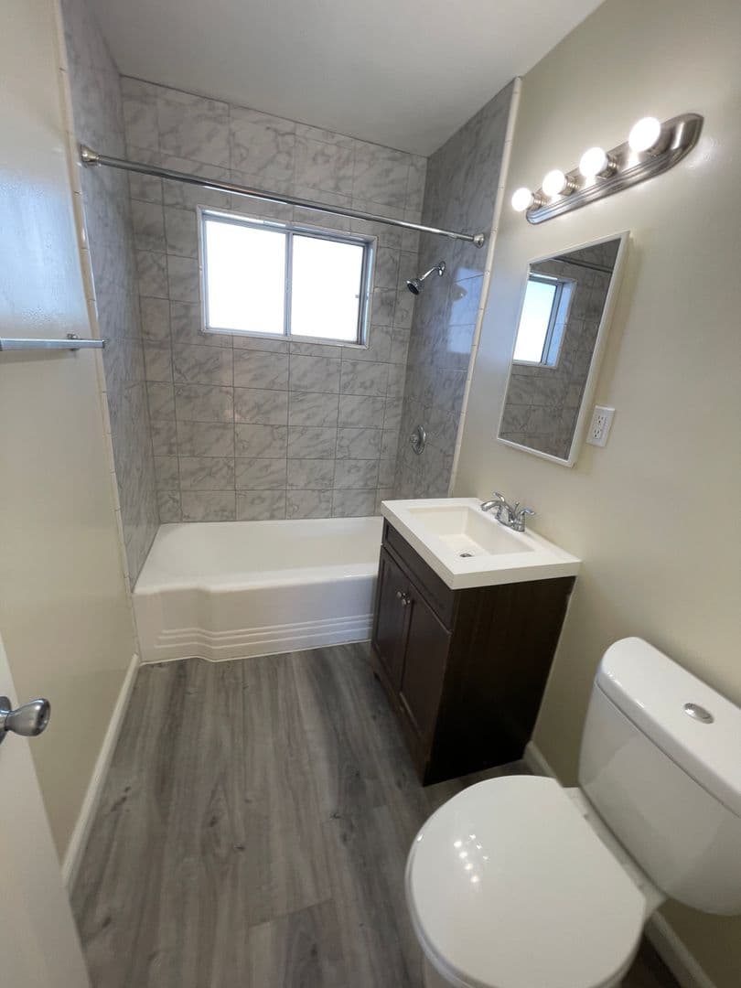 Glendale Apartment: 522 W. Glenoaks Blvd. #B