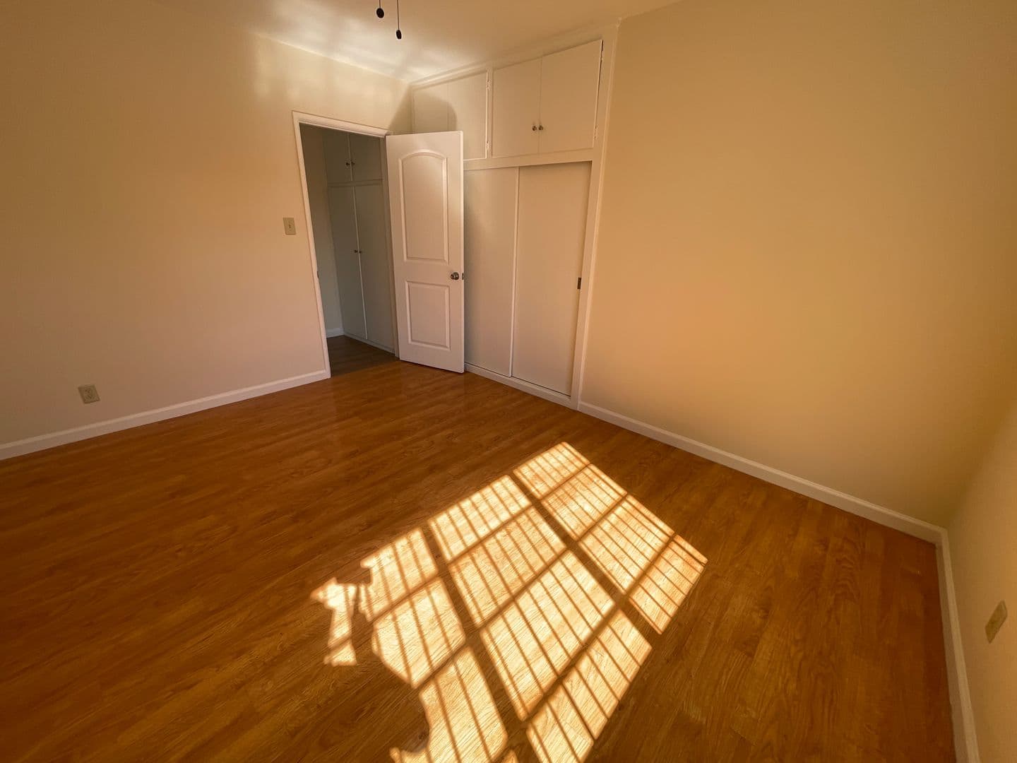 Glendale Apartment: 522 W. Glenoaks Blvd. #B