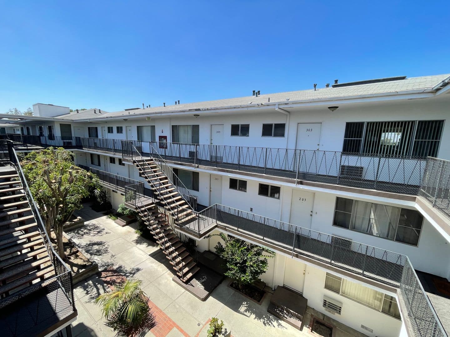 Glendale Apartment: 460 W. Doran St.