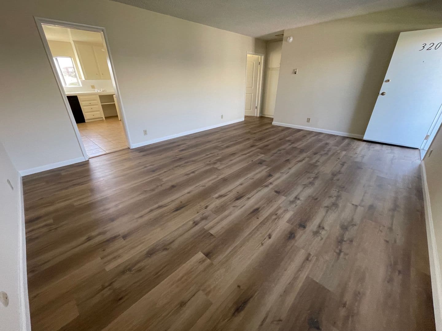 Glendale Apartment: 450 W. Doran St.
