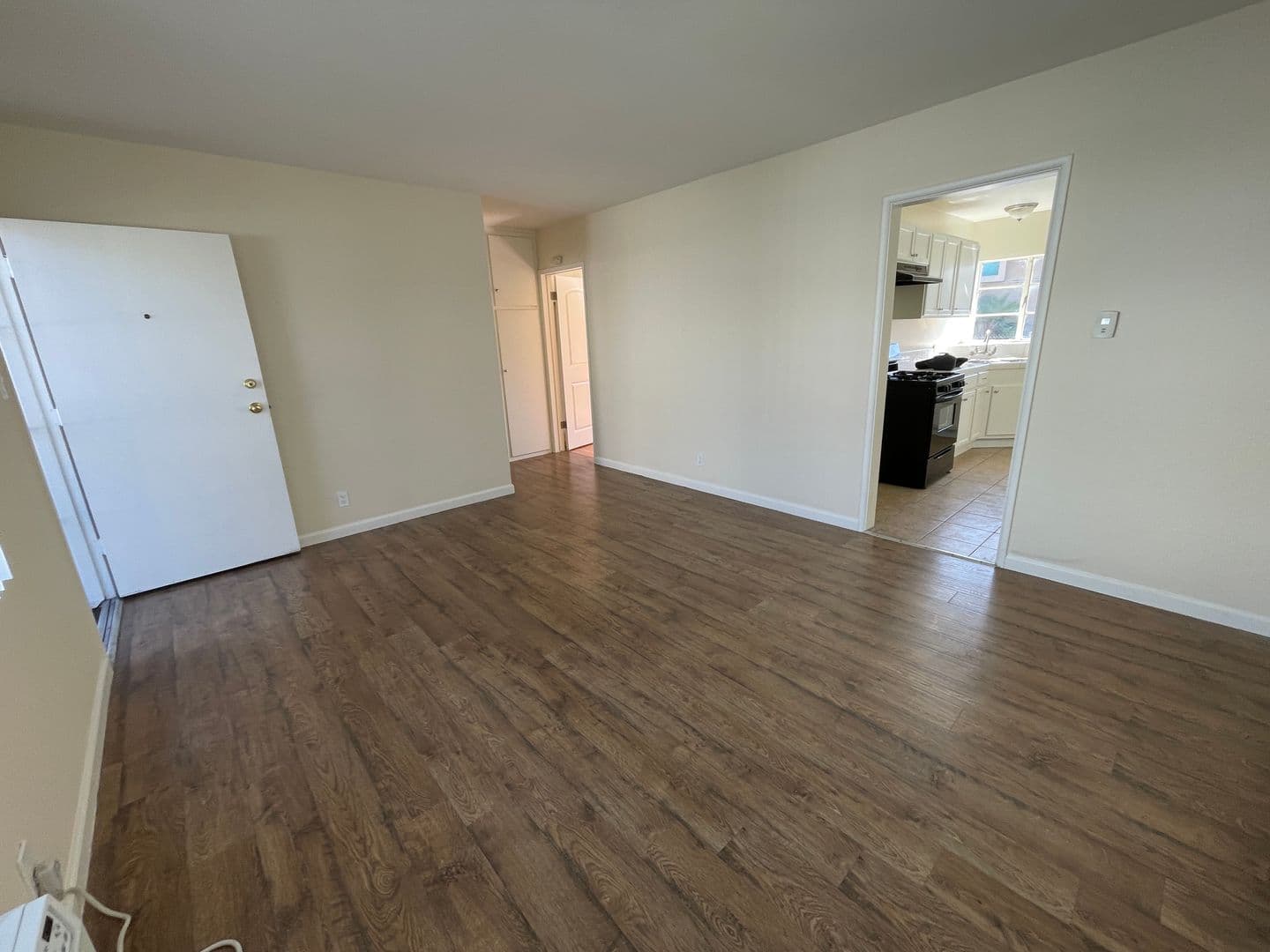 Glendale Apartment: 522 W. Glenoaks Blvd. #B