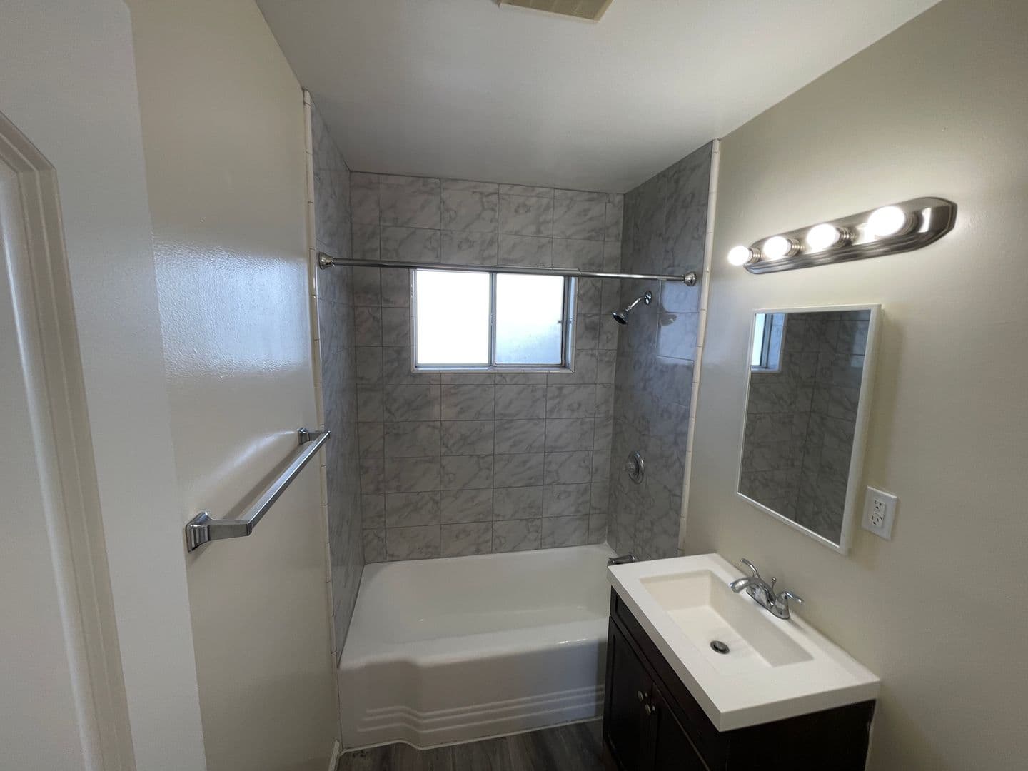 Glendale Apartment: 522 W. Glenoaks Blvd. #B