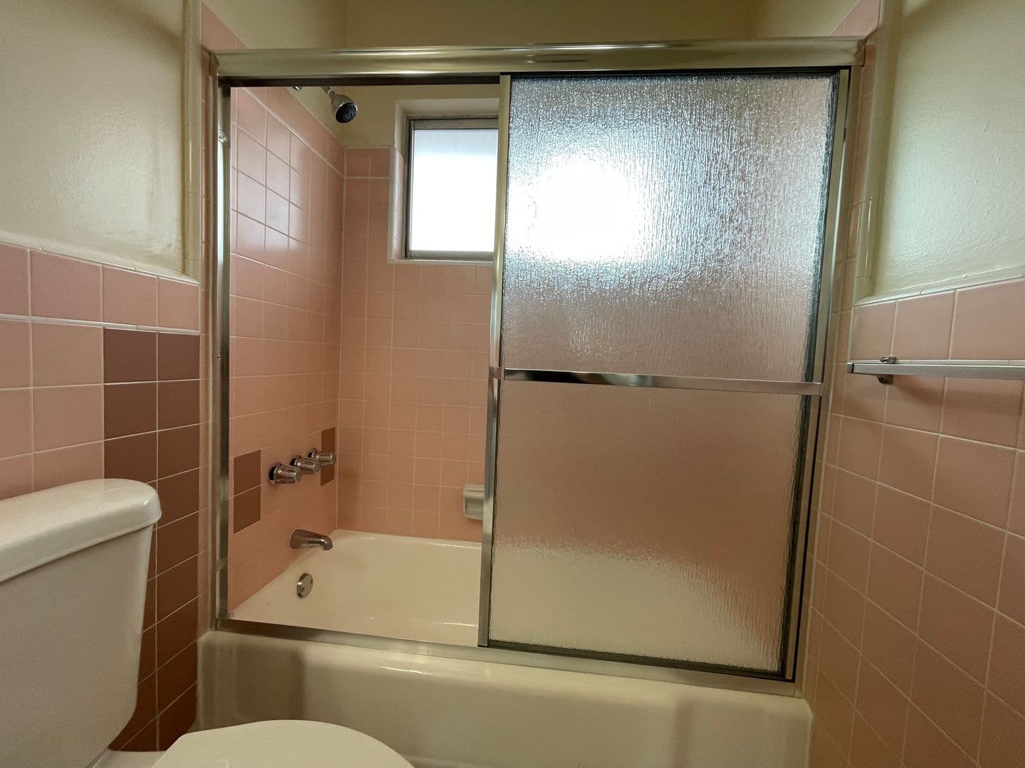 Glendale Apartment: 460 W. Doran St.