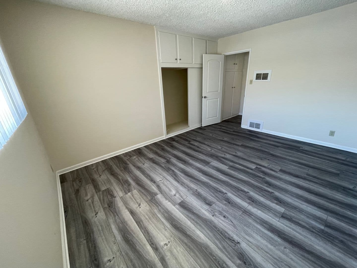 Glendale Apartment: 460 W. Doran St.