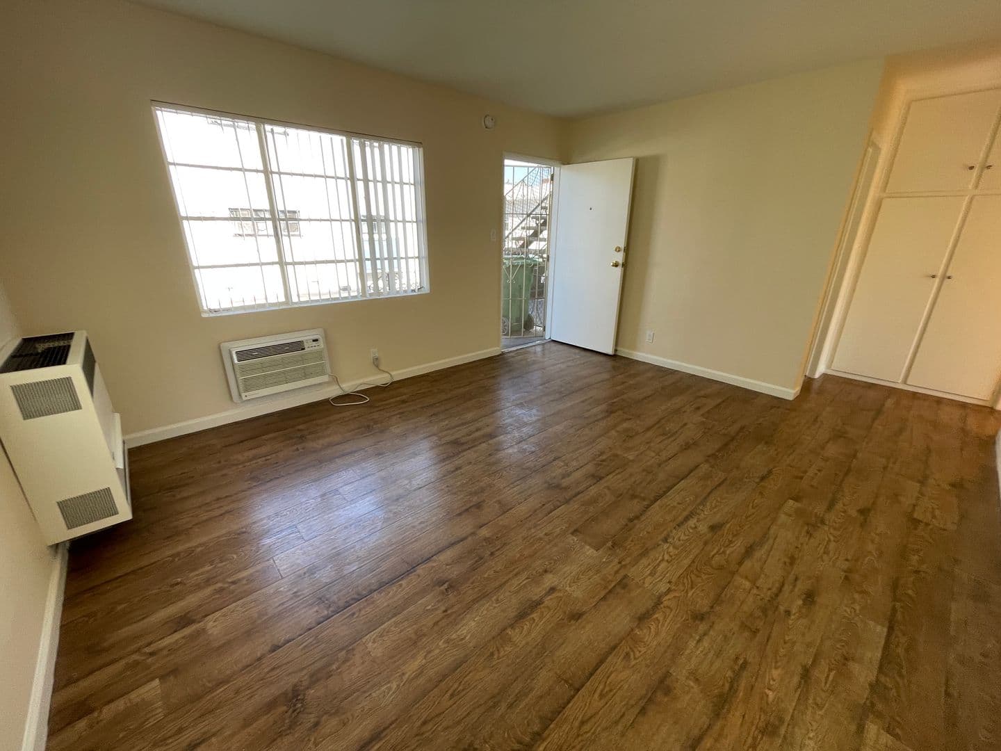 Glendale Apartment: 522 W. Glenoaks Blvd. #B
