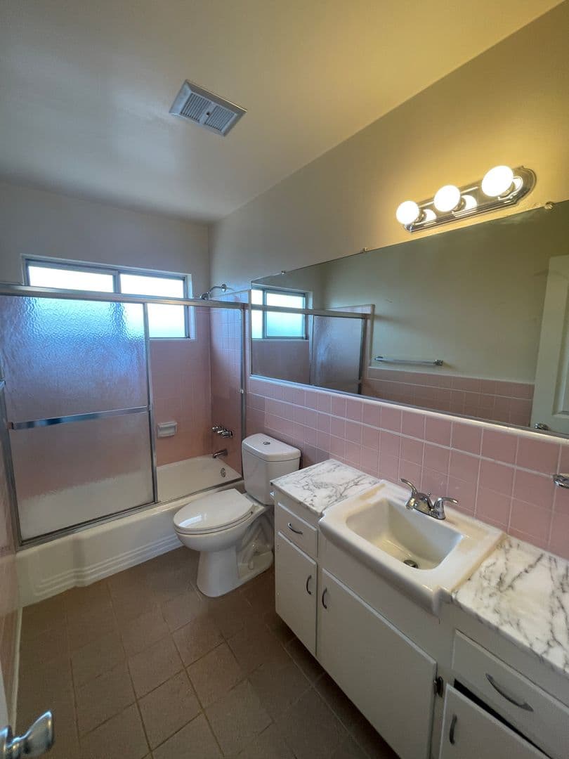 Glendale Apartment: 365 W. Doran St.