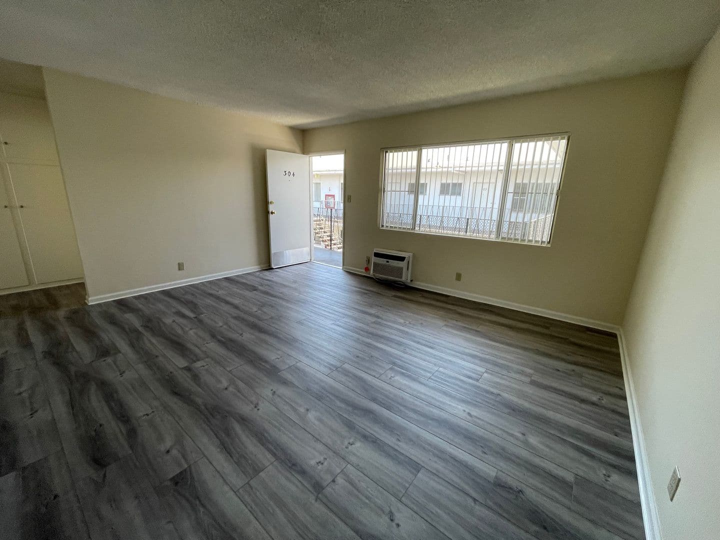 Glendale Apartment: 460 W. Doran St.
