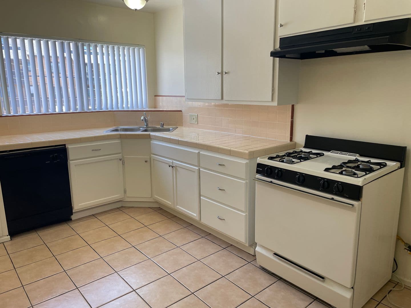 Glendale Apartment: 365 W. Doran St.