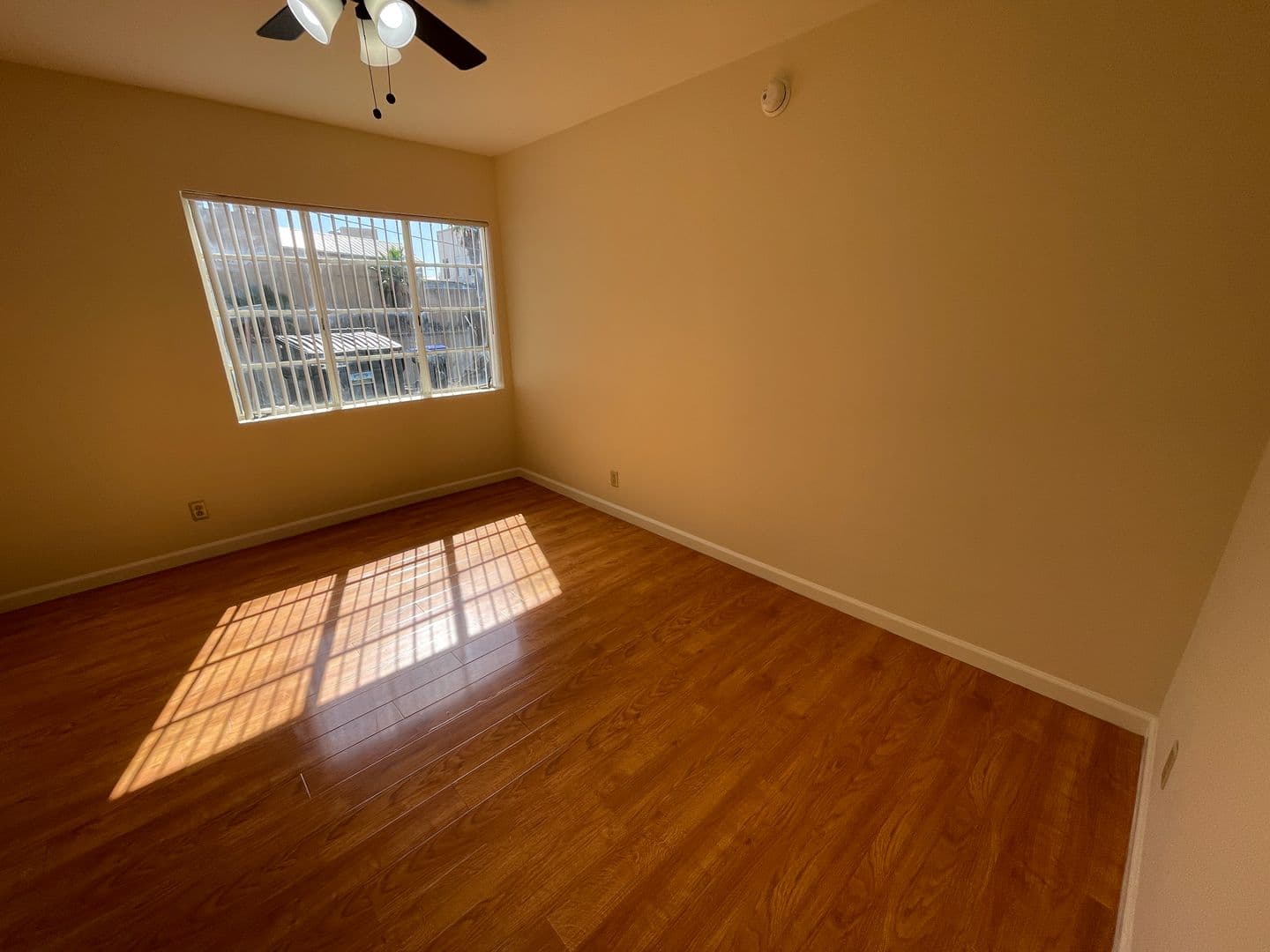 Glendale Apartment: 522 W. Glenoaks Blvd. #B